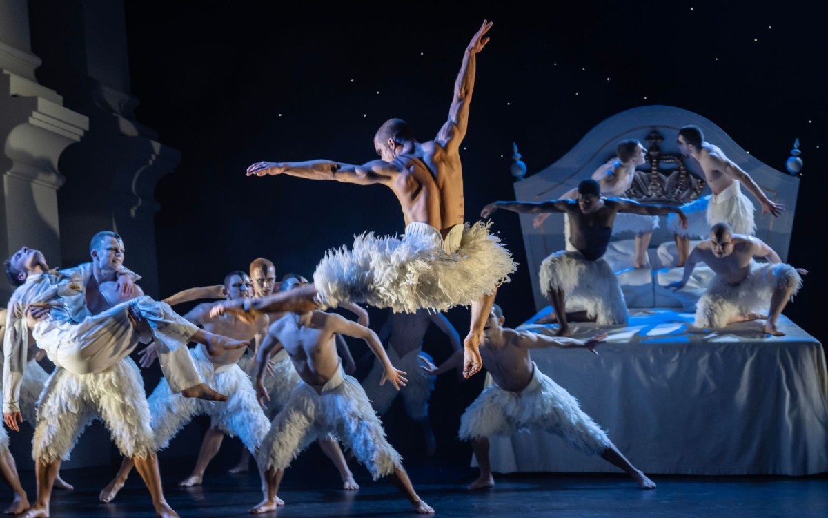 Matthew Bourne's Swan Lake - Photo: Johan Persson